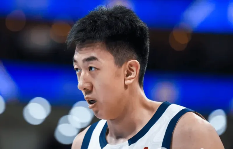 IM电竞官方网站-王少杰出战25分钟，投篮3中2得到4分6篮板，正负值+3